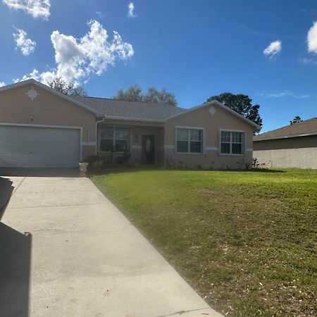 Quiet Room In A Family Home Lehigh Acres Exterior photo