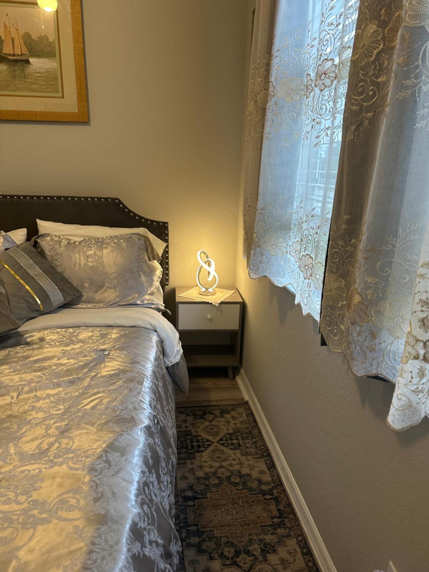 Quiet Room In A Family Home Lehigh Acres Exterior photo